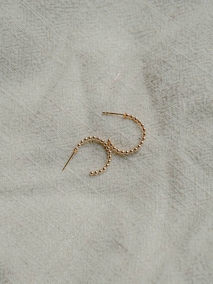 Julia Hoops per la vendita all'ingrosso da parte di Bijoux Boutique LLC