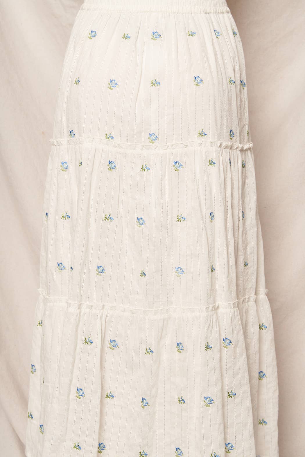 Blanc Bleu Jupe longue à volants à motif floral en vente sur Faire6