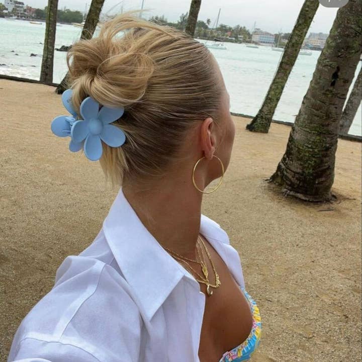 Nakoa The Label - Wholesale Hair Clip - Women's - Claw Clip -- Flower - Light Blue