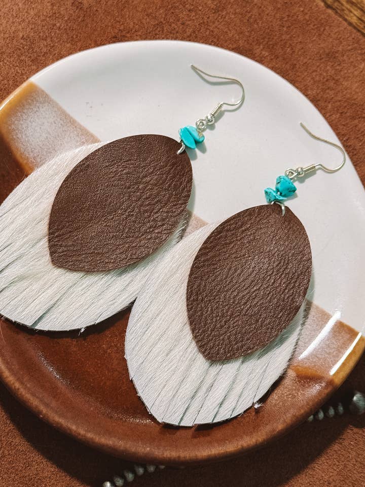 Boucles d'oreilles en cuir à franges avec accent turquoise occidental pour la vente par Flying A Designs