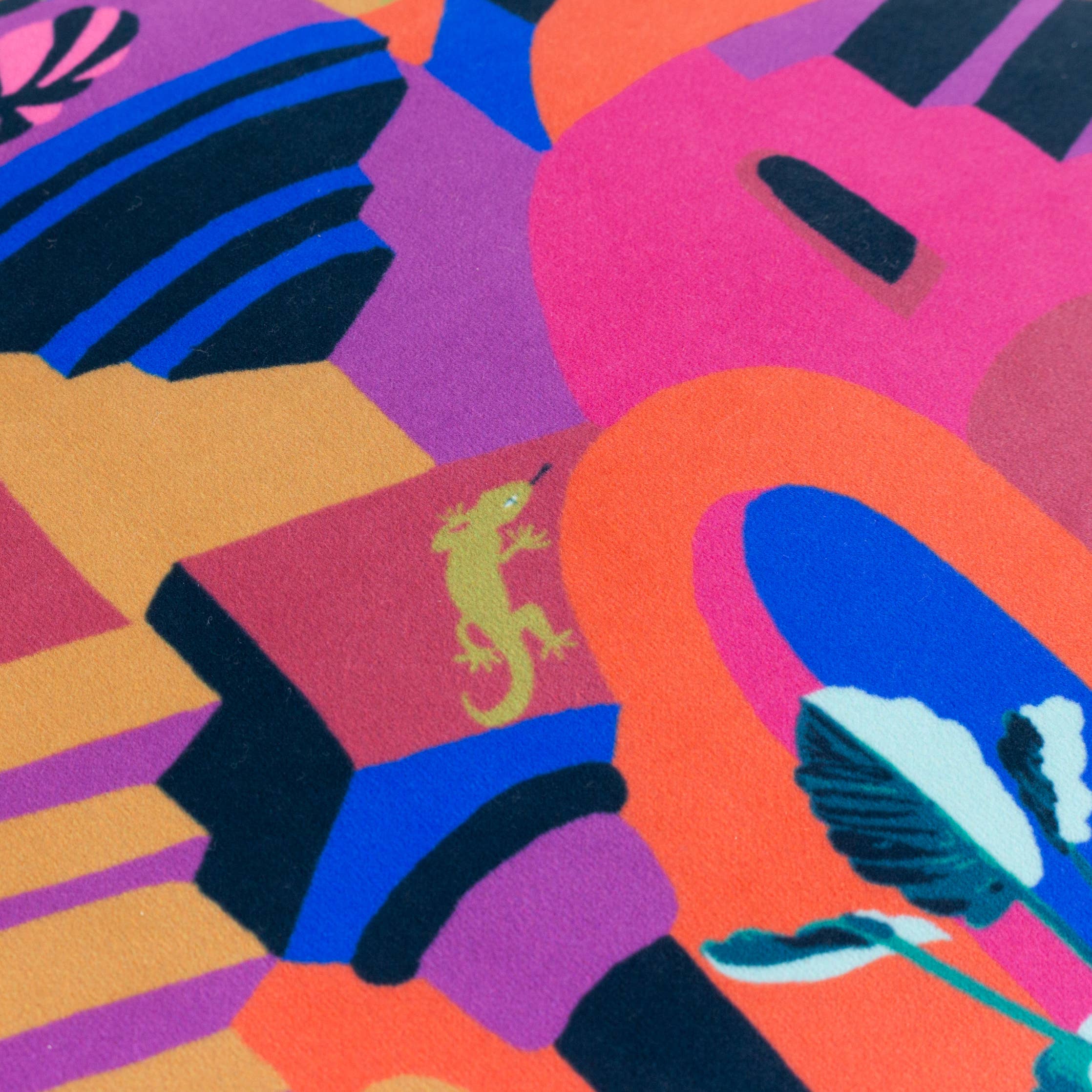 Multicolore Coussin en velours brodé multicolore Eivissa en vente sur Faire4