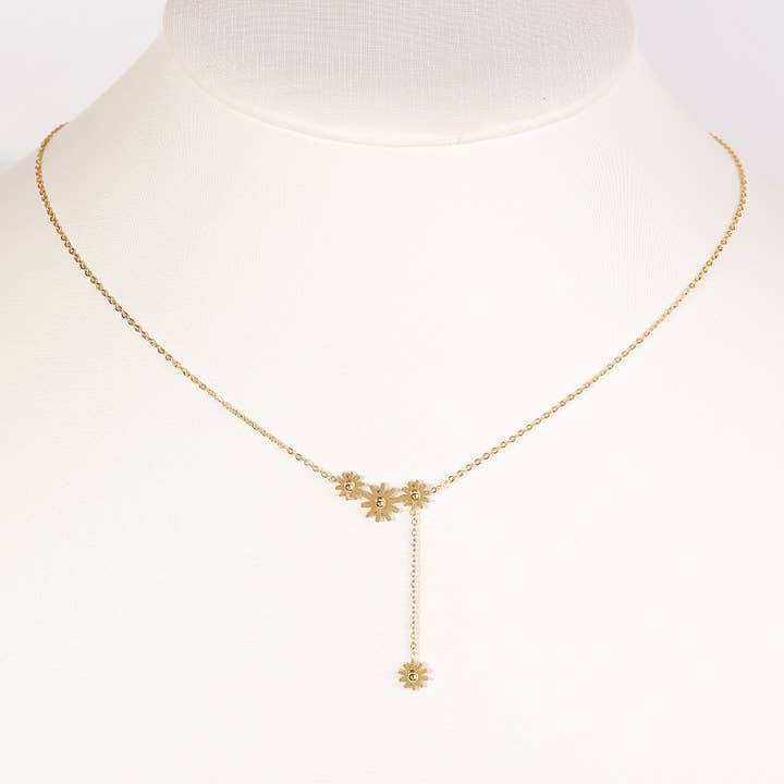 Collar con colgante floral en tono plateado, rosa o dorado para venta al por mayor de United Elegance