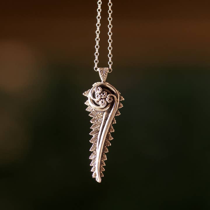 Justine Brooks Design – wholesale Artificial plant – Fiddlehead Fern Pendant