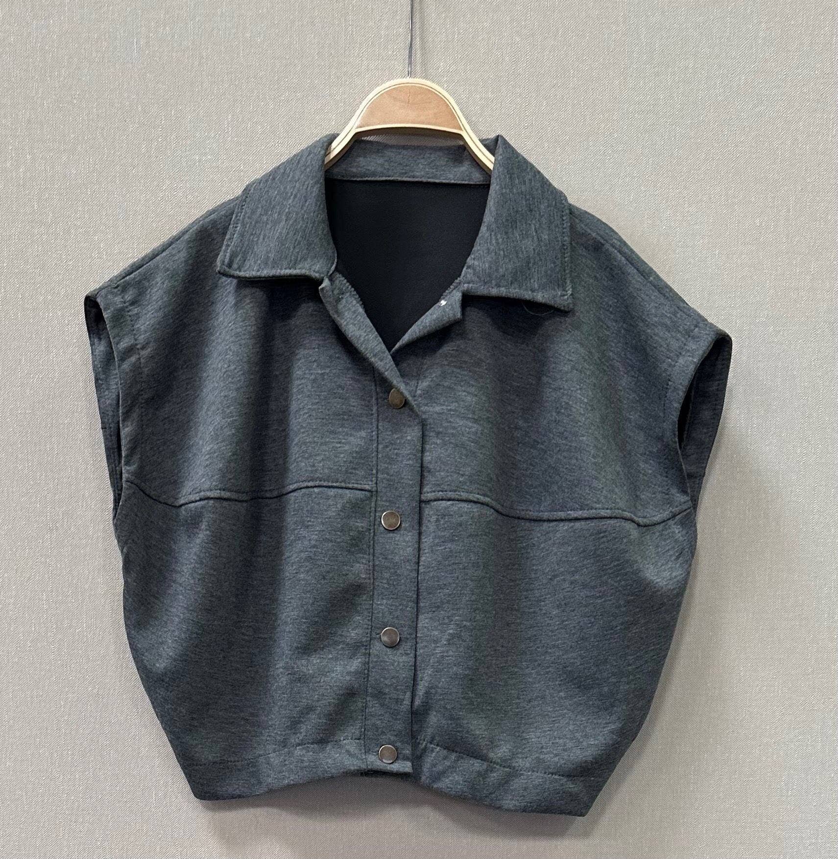 SWEET MAGIC MODA Y COMPLEMENTOS - Wholesale Button Down Shirt - Women's - BOOMBER SLEEVELESS1