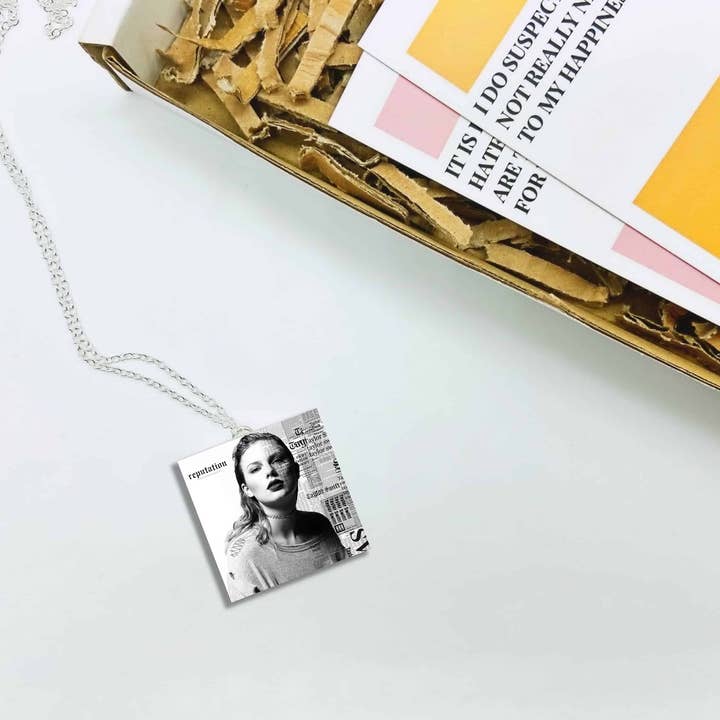 bookonahookco - Wholesale Dangle Earrings - Reputation | Taylor Swift | Miniature Vinyl