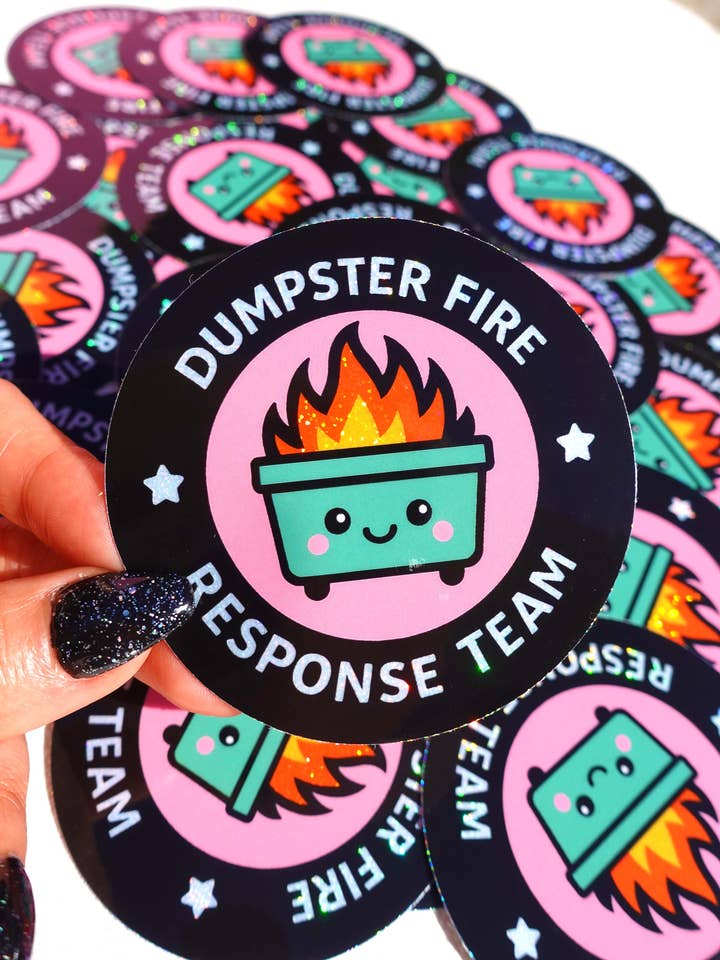 Équipe de Réponse aux Incendies de Poubelles – Autocollant Vinyle Pailleté Amusant pour la vente par Untamedego LLC