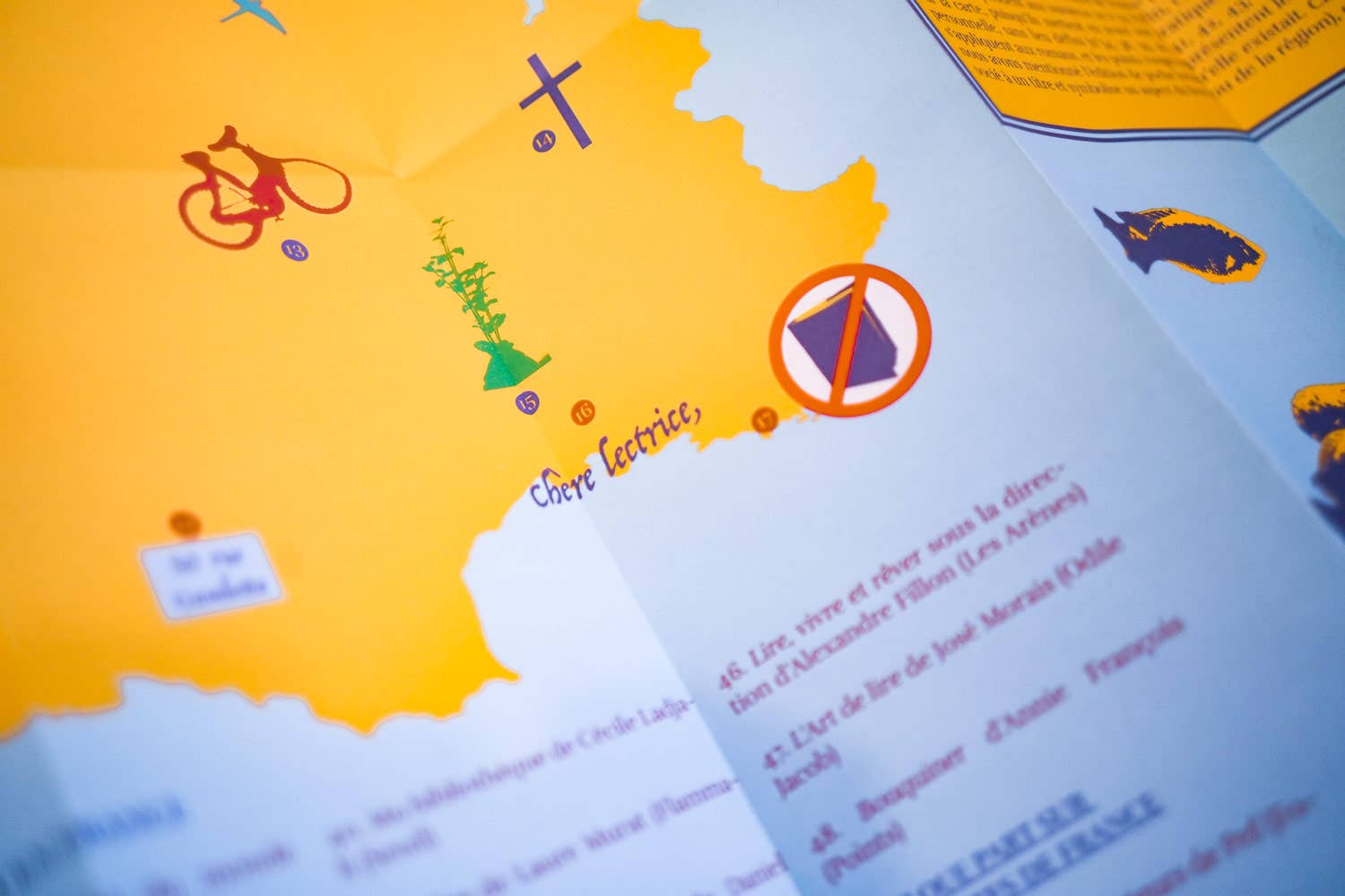 Atelier d’Albion - Wholesale Everyday Greeting Card - Literary map or 100 books on reading, bookstores4