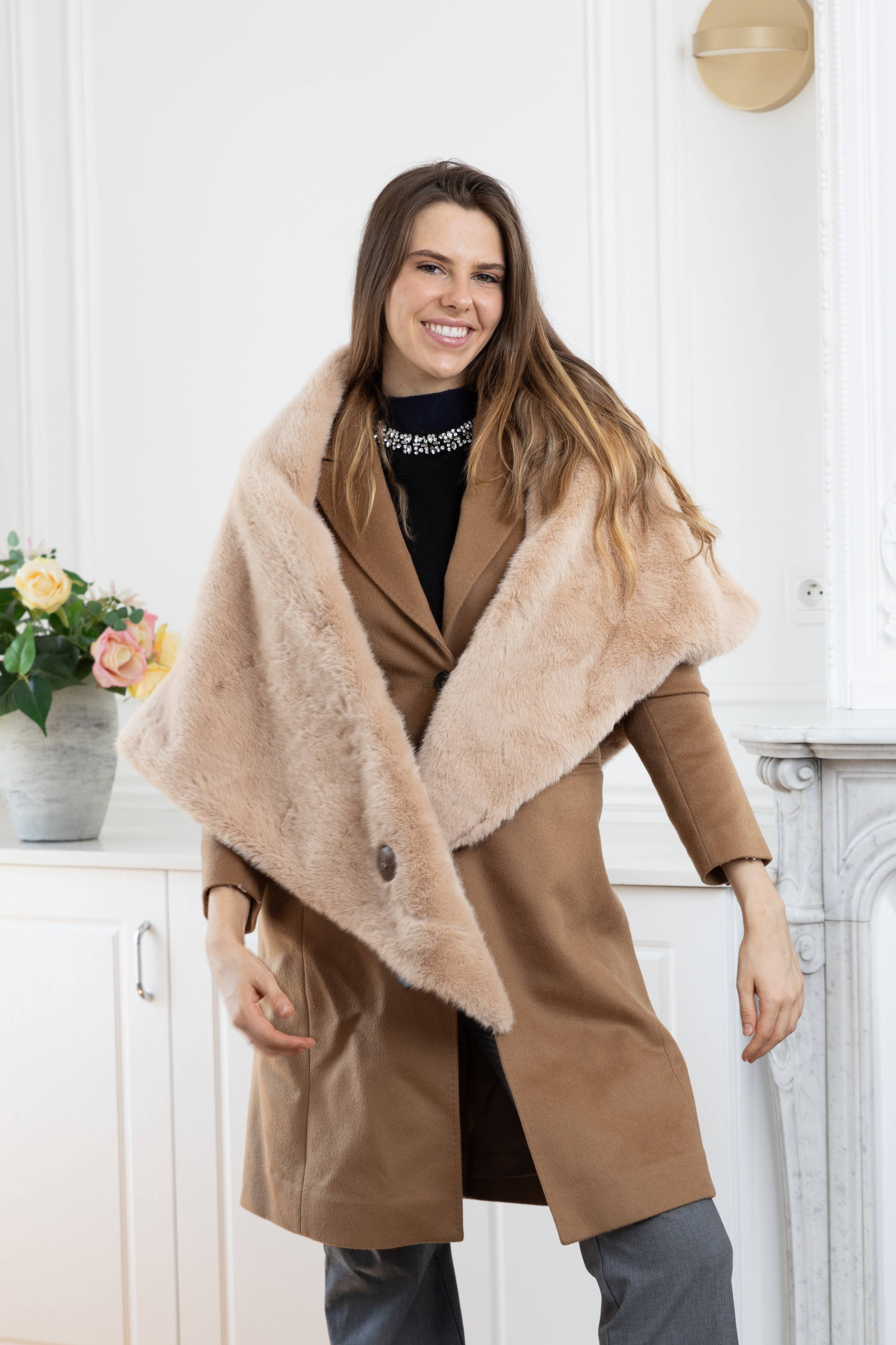 LINETA - Wholesale Scarf - Women's - F-6 Solid faux fur triangle scarf3