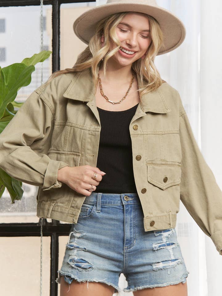 OUTFIT AFKORTET MED FORLOMME JAKKE - LEJ3873 for engroshandel hos Madelyn