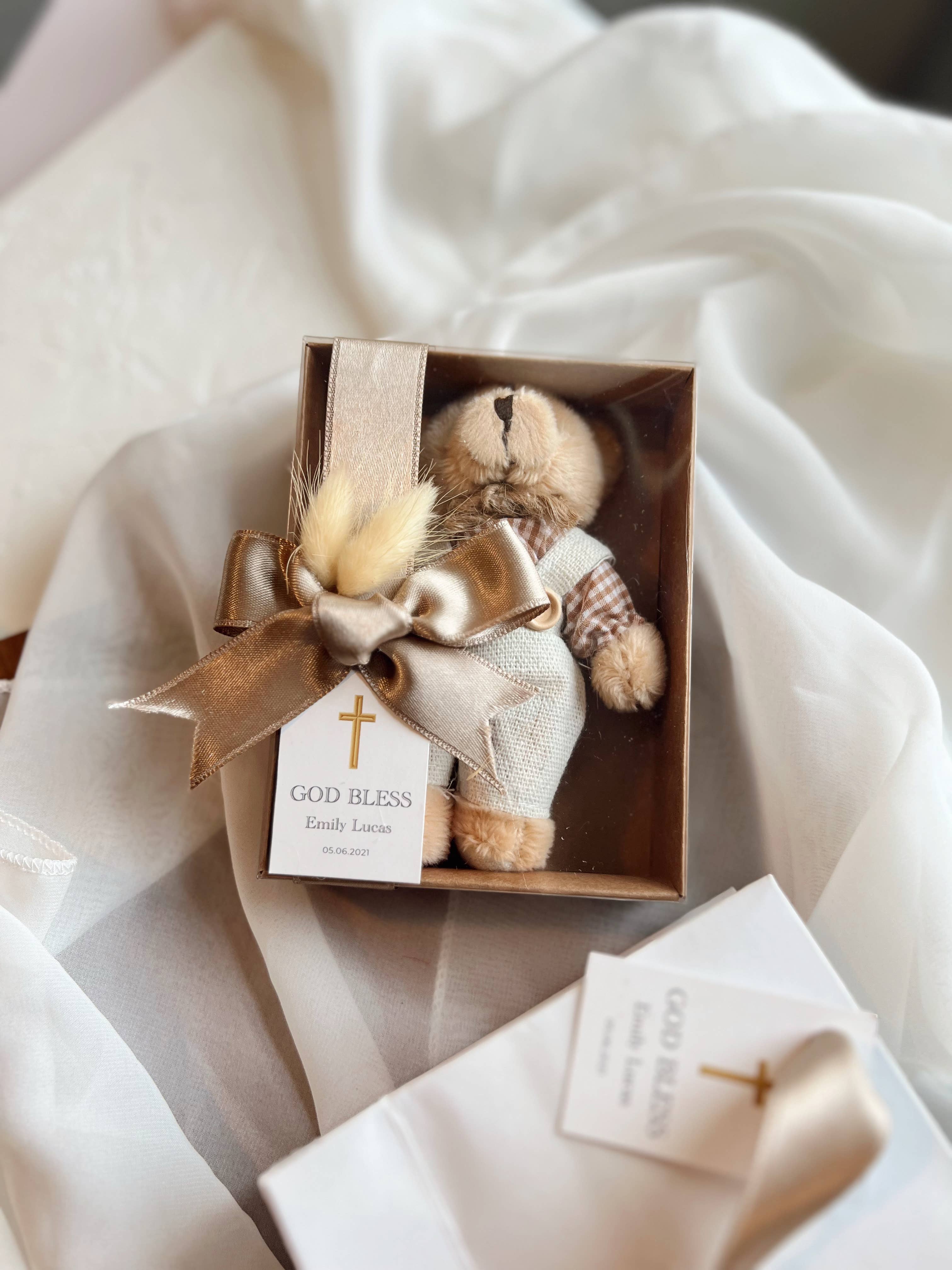 Uniq Favors – Engroshandel Nøglering - Dame – Teddy-nøglering som gave, babyshowergave med personlig navn - We Can Bearly1