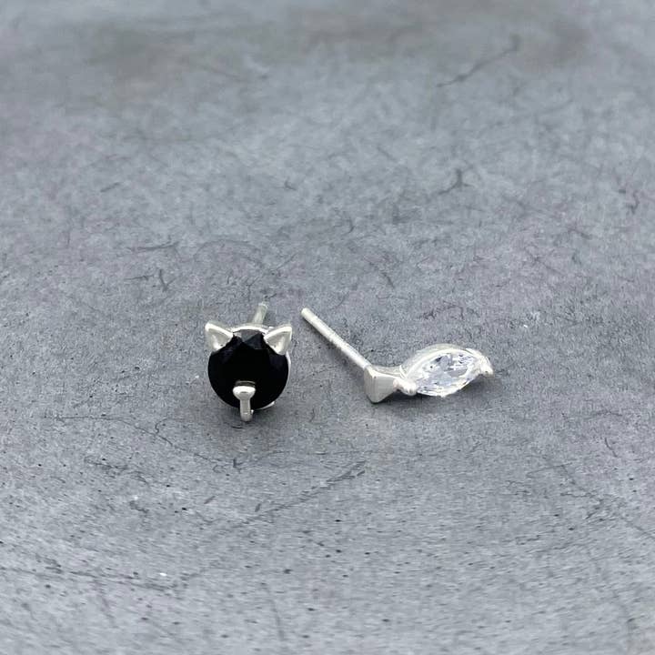 Pendientes con diseño de gato y pez para venta al por mayor de Something Silver
