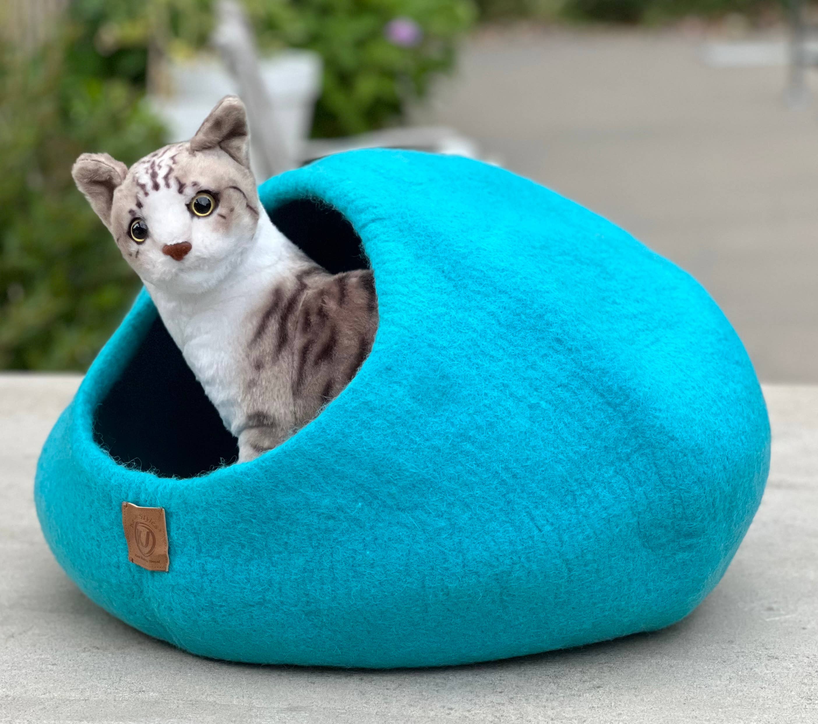 Lungta Imports - Wholesale Pet Cave - Cat/Dog - Hand Made Felt Wool Cat Cave / Cat Bed / Warm Cat House (Cop13