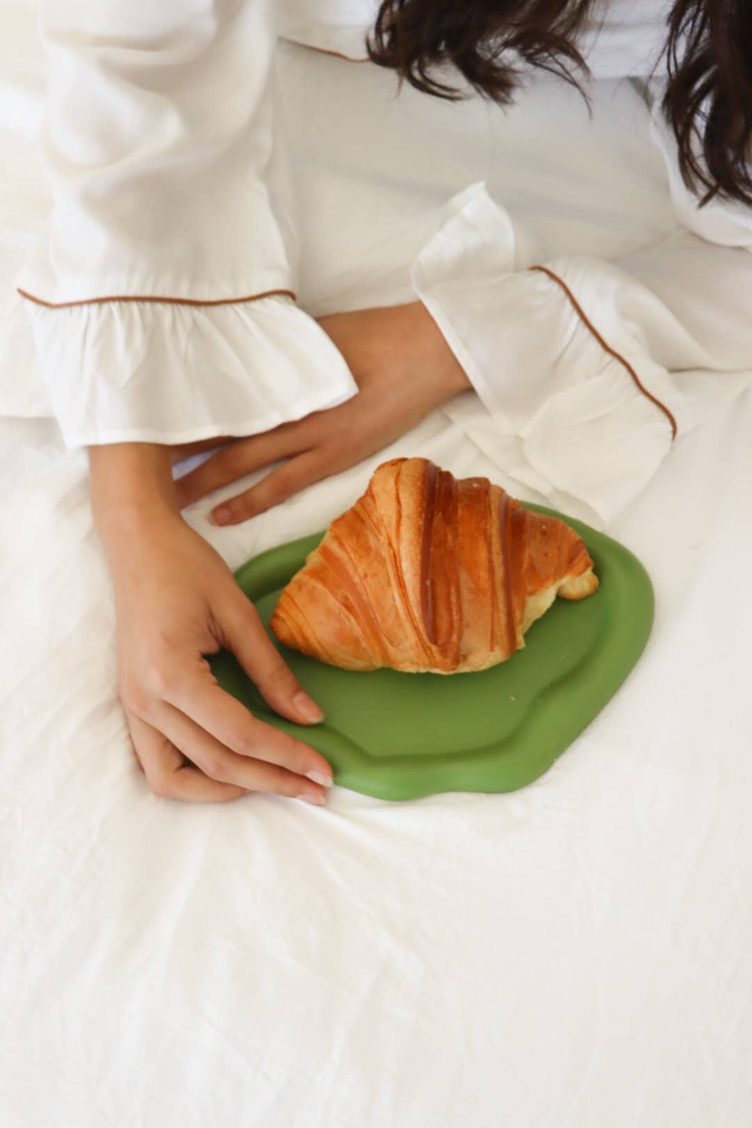 Carolina Benoit – wholesale Sleepwear set – Women's – Bamboo Pajama With Ruffle - White With Brown Lounge relax6