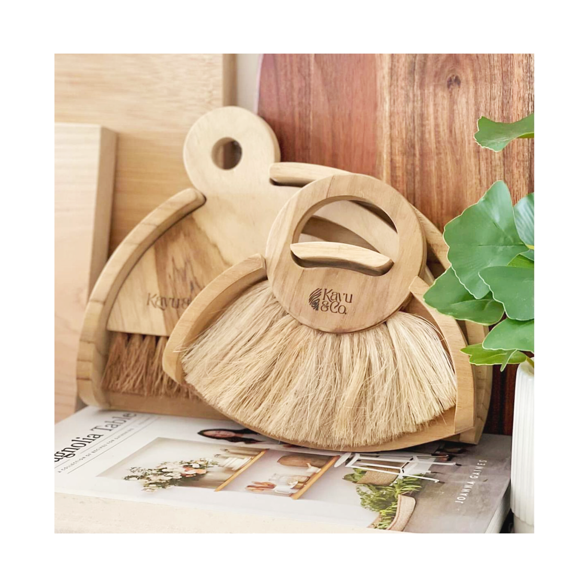 Kayu&Co. - Vendita all'ingrosso Spazzole per spolverare e spolverini - Set paletta e spazzola in legno di teak - piccolo4