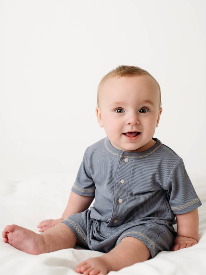 Mini Ribbet Romper for engroshandel hos RAI & CO