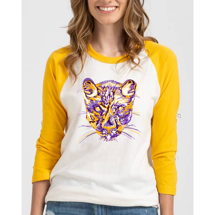 Layered Panther Mascot Graphic Tee för wholesale av Pink House On River Road