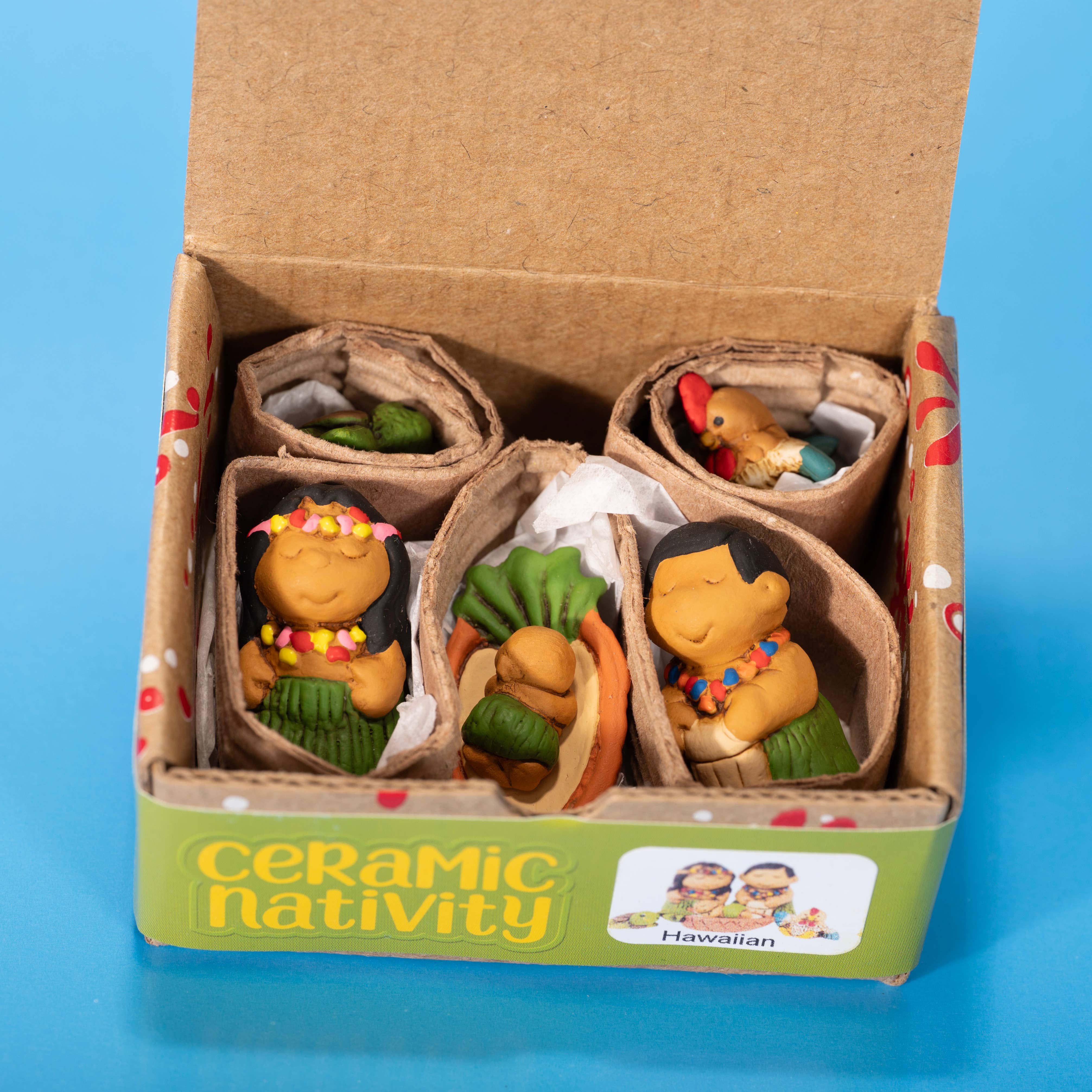 Lucuma Designs - Vente Crèche de Noël - Lucuma Designs - Mini crèche hawaïenne 6 pièces, 2,9 cm de haut5