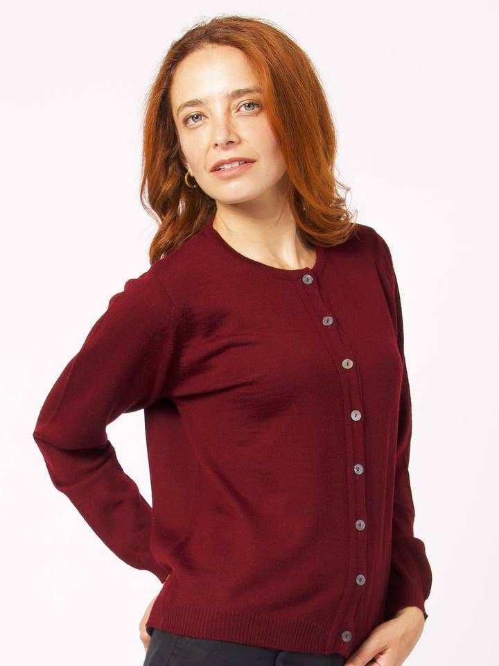 Rundhalset Merinouldsjakke for engroshandel hos Achega Knitwear