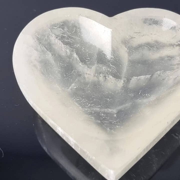 Distinction Crystals – wholesale Spiritual stone/crystal – Selenite Crystal Bowl Heart - Heart2