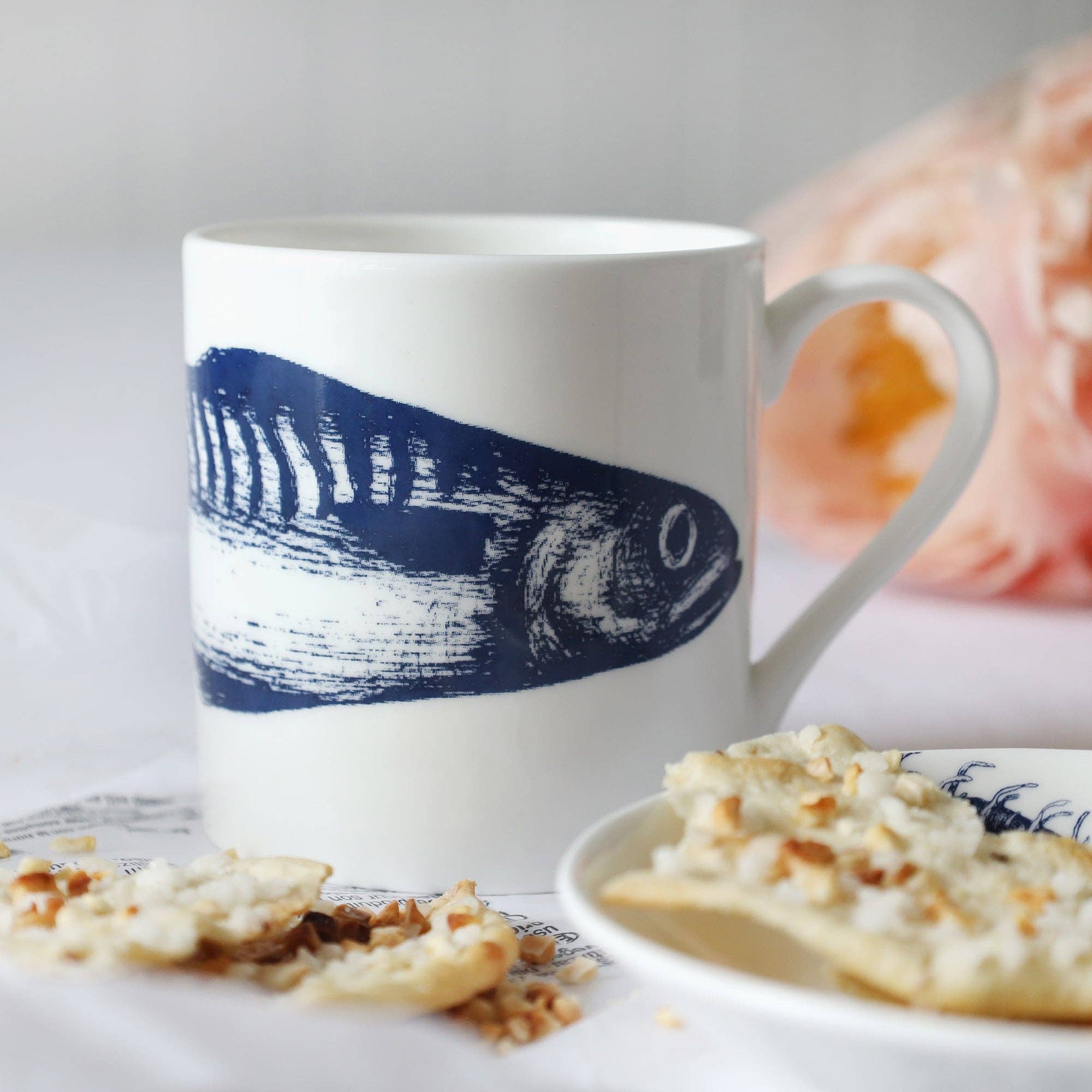Cream Cornwall – wholesale Kaffekoppar – Bone China-mugg med makrill2