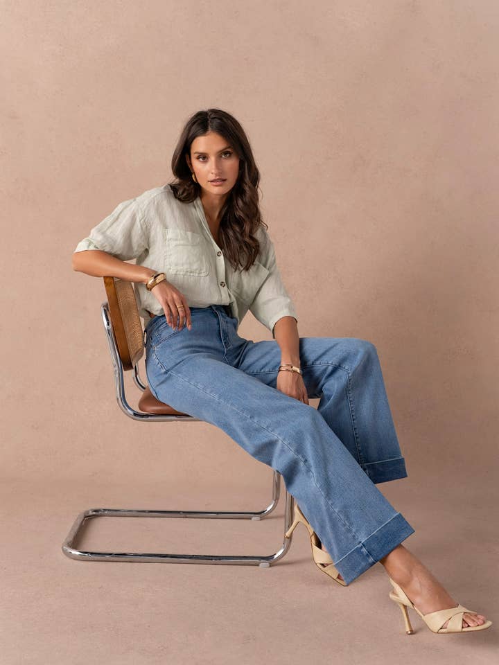 Jeans med vida ben, uppvikta med mittveck för wholesale av Vivid