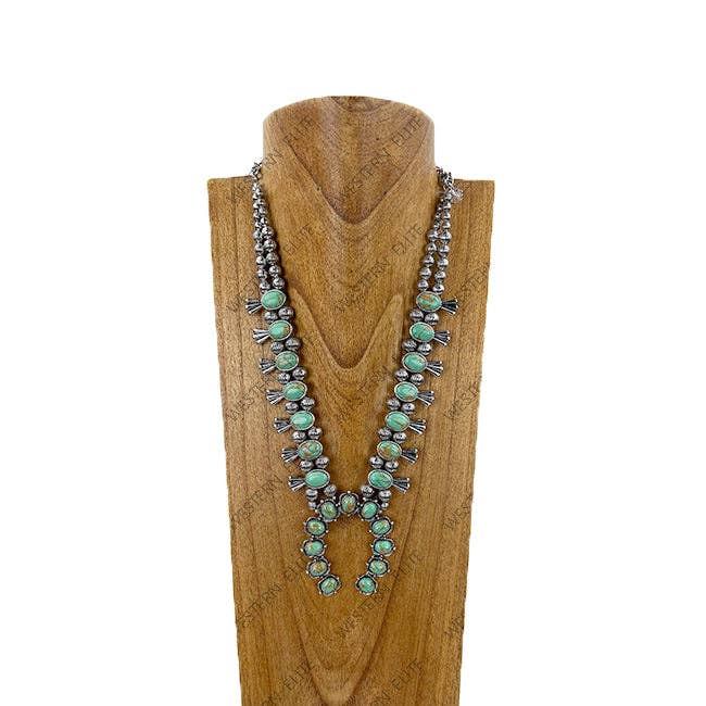 NKY180525-02-LIMONENGRÜN 21'' Silberne Halskette mit limonengrünem Stein, Squash-Blossom-Anhänger und Hufeisen. für den Großhandel von Western Elite Jewelry