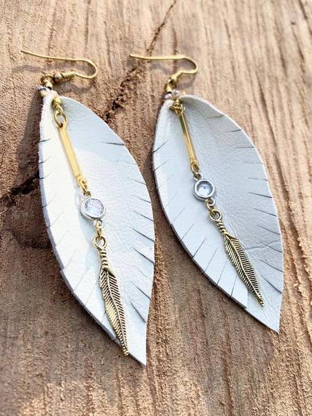 Weißer Leder-Fransen-Ohrring für den Großhandel von Laborde Jewelry