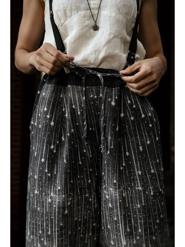 Market of Stars - Wholesale Pants - Women's - Stargazer Linen Cropped Artist Pant with Falling Stars Print