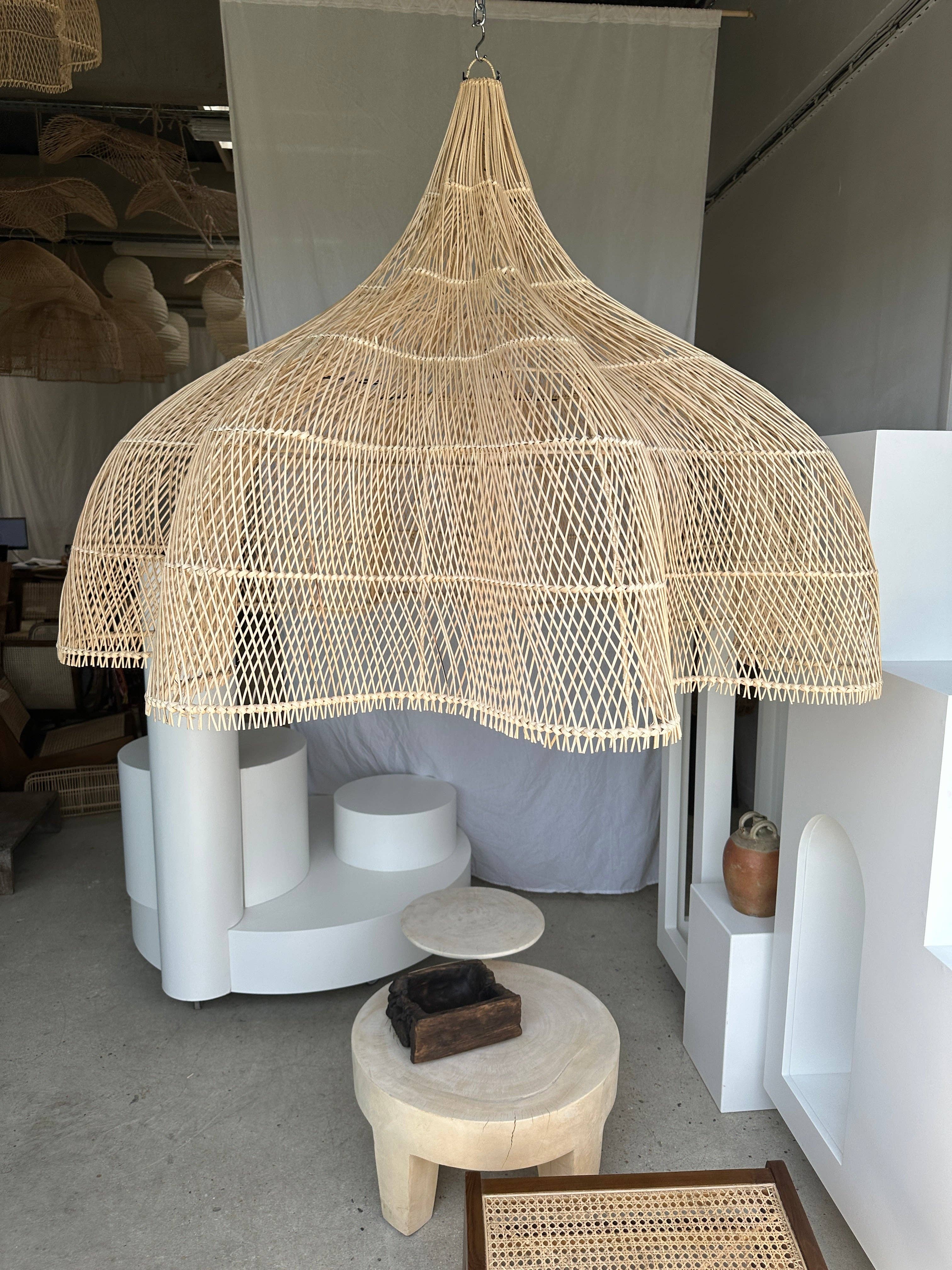 Office Objets - Wholesale Chandelier/Hanging Light - Immense rattan suspension in the shape of a flower, tulip, corolla H:1m; D:1m50188