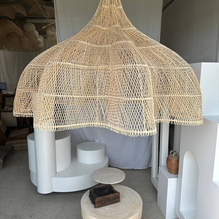 Office Objets - Wholesale Chandelier/Hanging Light - Immense rattan suspension in the shape of a flower, tulip, corolla H:1m; D:1m50188