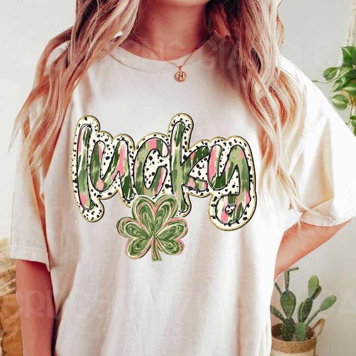 Engros St. Patrick's Lucky Bubble Trendy Bogstav T-shirt for engroshandel hos Lasting Impressions CT