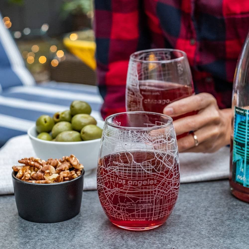 Well Told - Vente Verres à vin - GRAVURE PERSONNALISÉE - Carte de ville / village des États-Unis - Verre à vin sans pied1