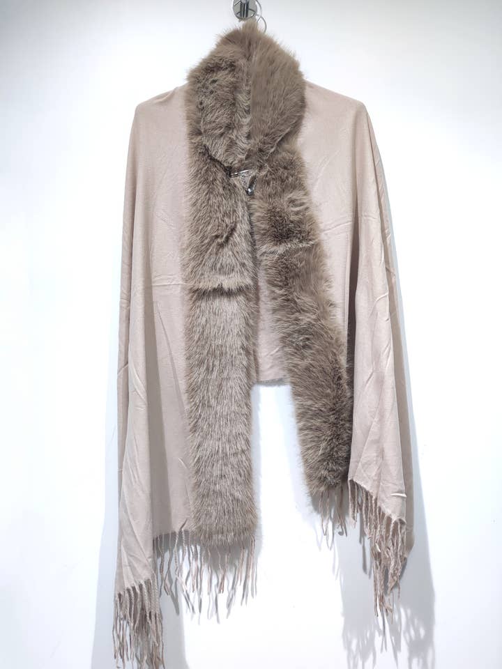 CHAP Fur Collar FW26 for wholesale by Pomelo paris