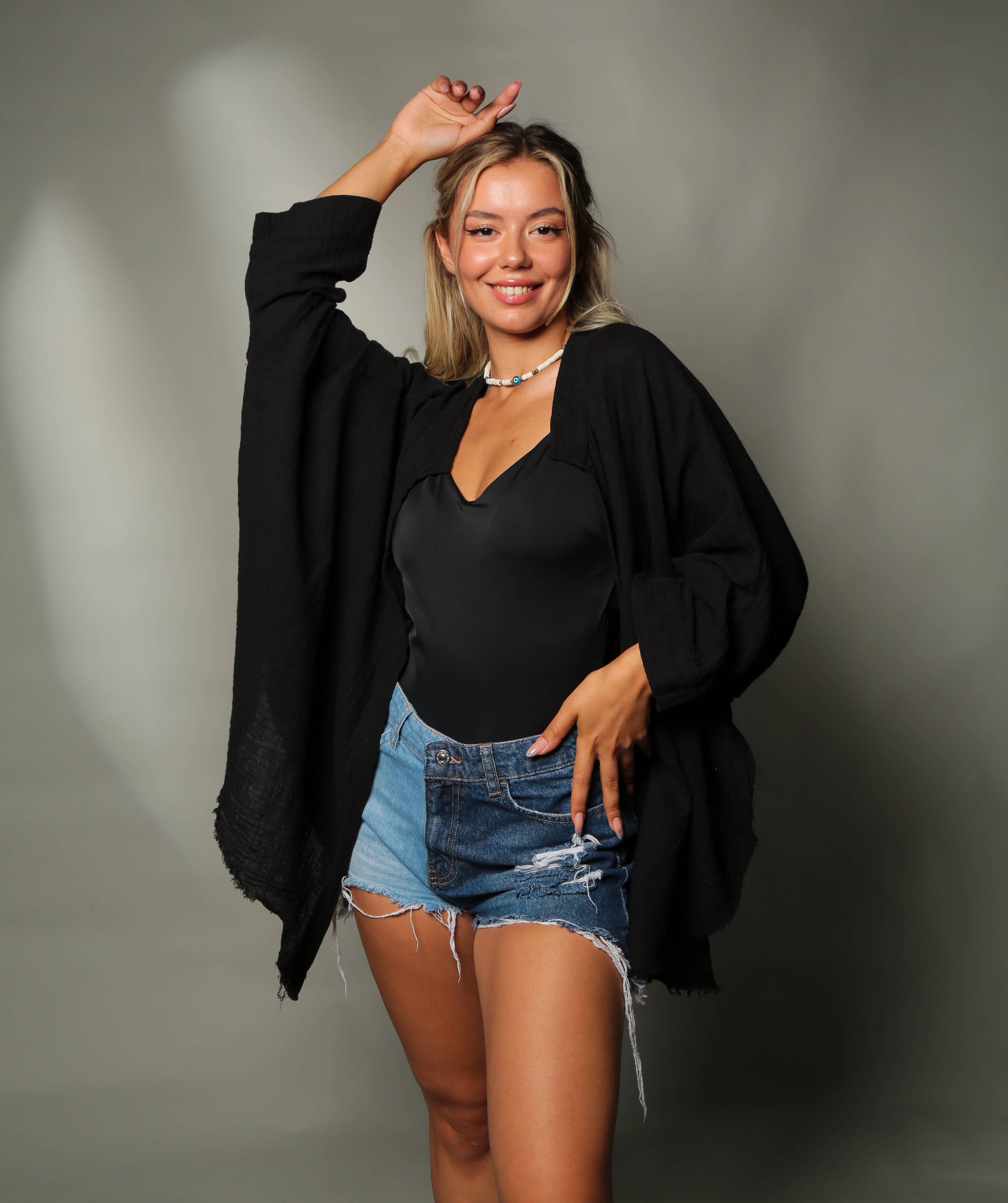 Moa - Vente Kimono – femme - Kimono en mousseline noire et or à phases lunaires, robe / poncho10