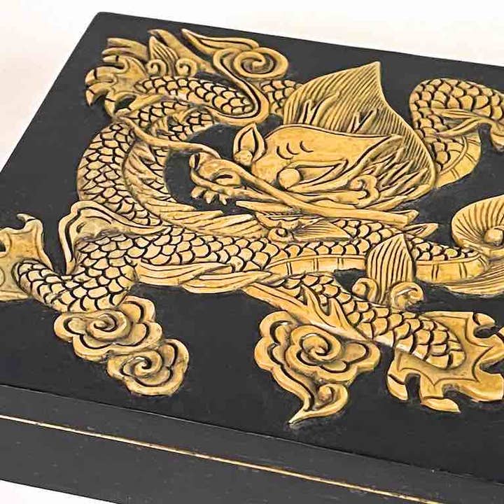 The Niger Bend – Großhandel Dekoschachteln – Drachen-Design — quadratische schwarze Speckstein-Schmuckschatulle1