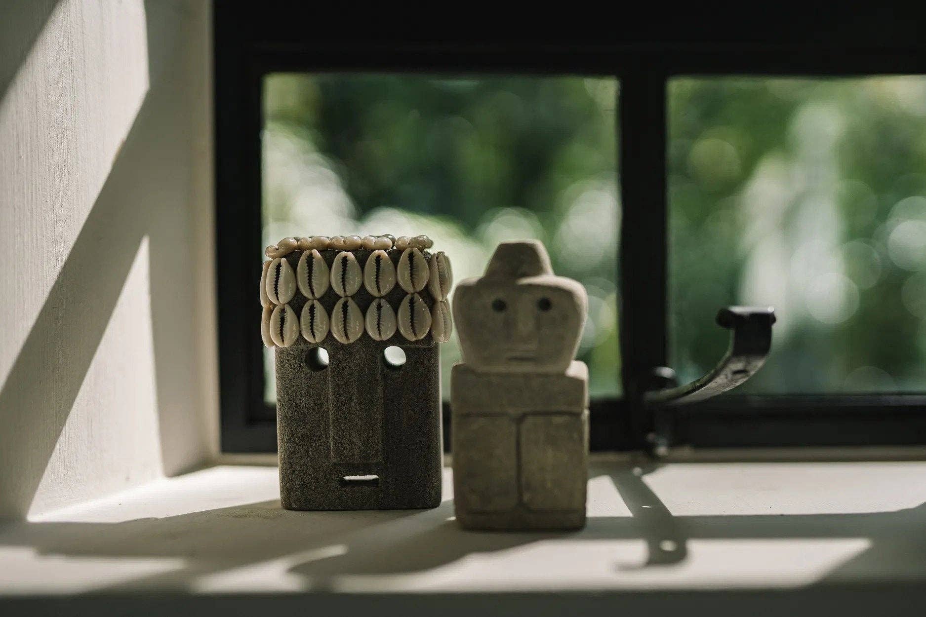 Bazar Bizar Living - Wholesale Beeldje/beeldhouwwerk - Sumba stenen beeld #293