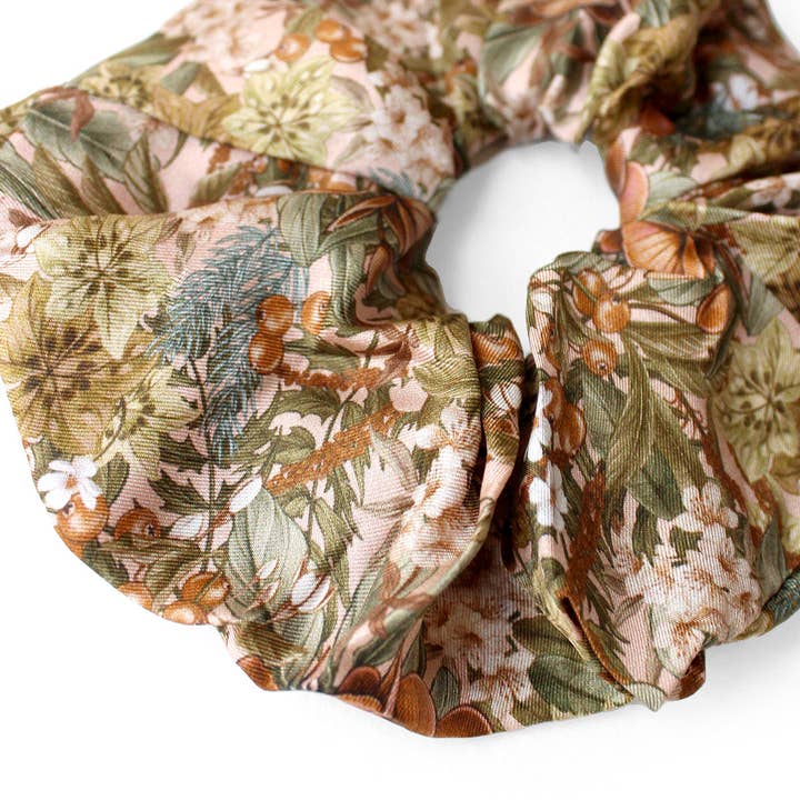 LINNA - Wholesale Scrunchie - Women's - Silk Scrunchie | Rose Hellebore1