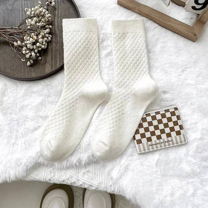 Tourtiwi - Wholesale Socks - Women's - Solid color warm socks simple mid-tube socks0