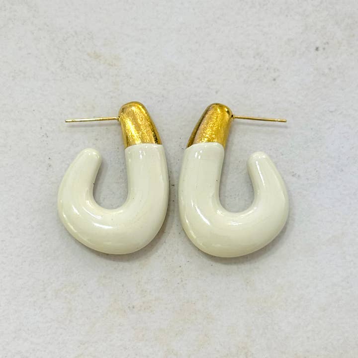 Sanje Ohrringe aus gebürstetem Goldemaille und andere Ergebnisse für musterring im Großhandel. Kostenlose Rücksendungen und 60-Tage-Zahlungsziel auf Faire im Trend auf Faire.