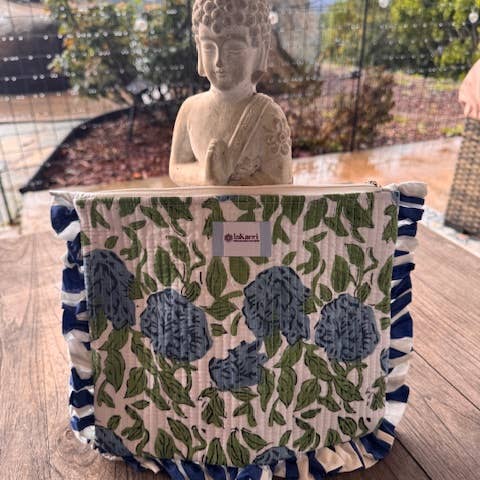 Grande trousse de toilette matelassée pour la vente par Inkarri Peace and Wellness