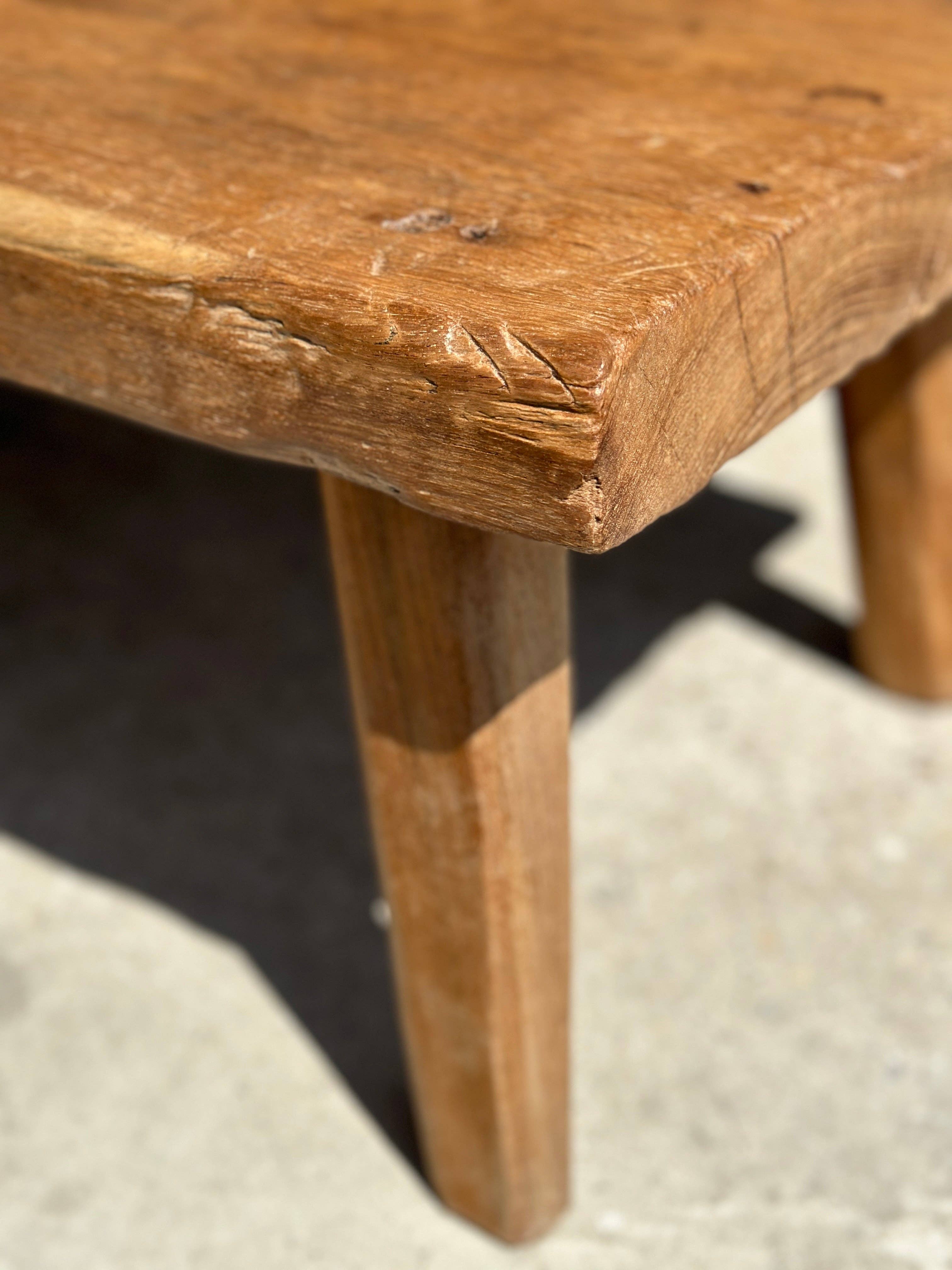 Office Objets – Großhandel Beistelltisch – Kleiner leichter Couchtisch aus hellem Teakholz mit vier Beinen H: 30 L: 63,5 B: 40 cm49