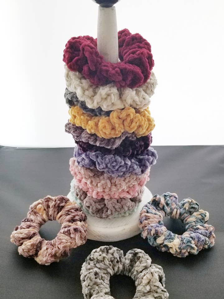 Fluwelen scrunchies voor wholesale door Nicole Ruth Designs