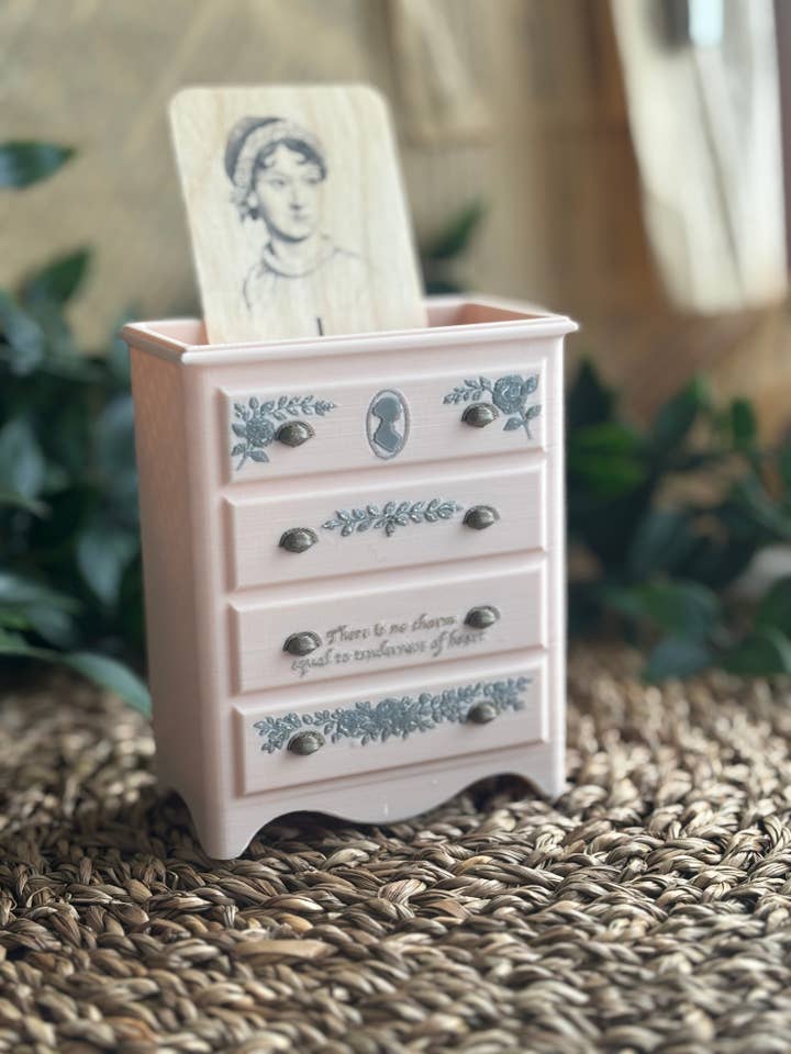 Mini Jane Austen dressoir pennenhouder / bladwijzerhouder voor wholesale door Nordic Book Adventure