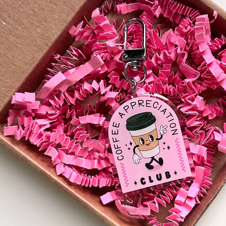 Kaffeklub Nøglering Koffein Retro Æstetik Sødt Lyserødt Gave for engroshandel hos Dolly’s Doodles