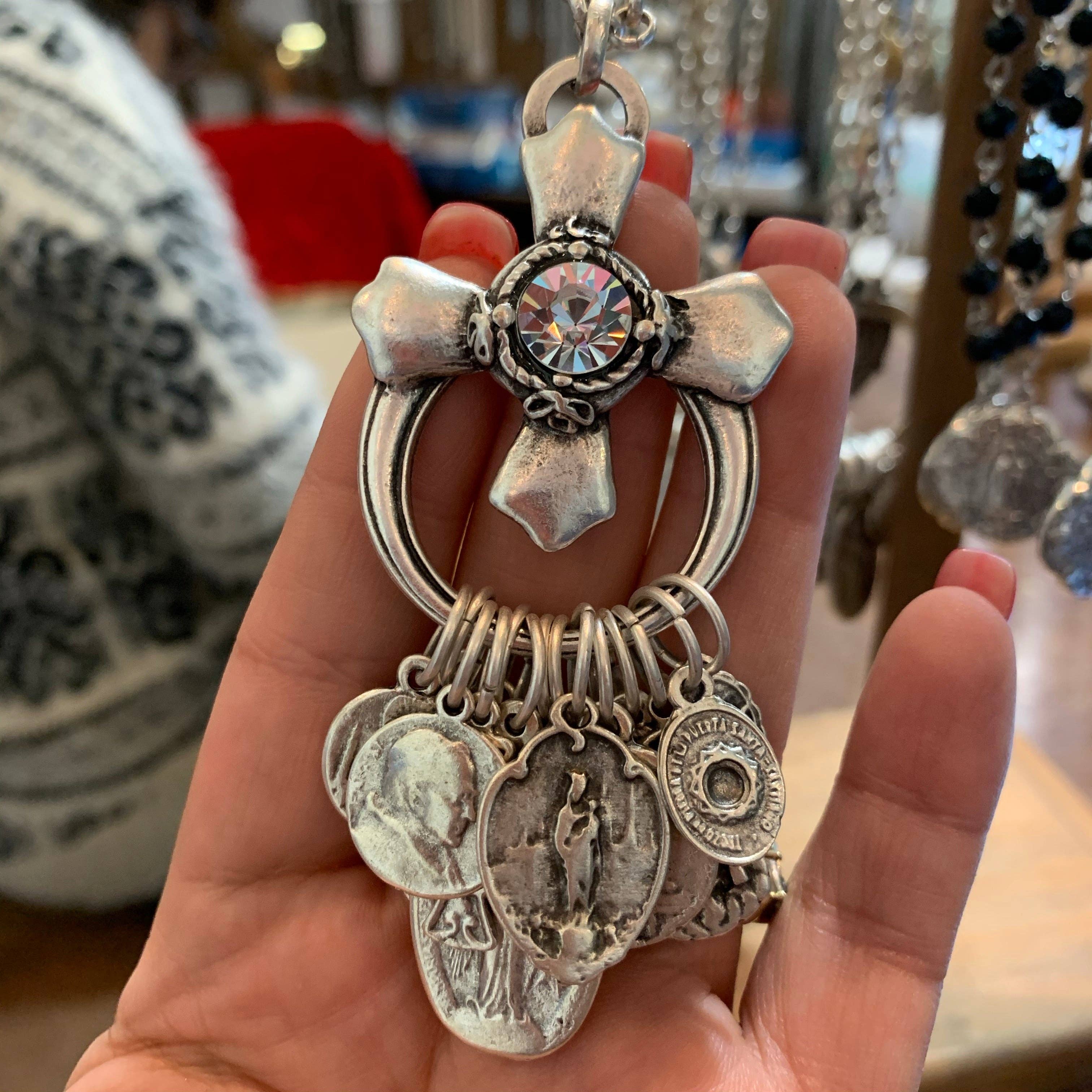 Love and Honor Jesus LLC - Wholesale Halskettinghanger - Ketting met heiligenbedels10