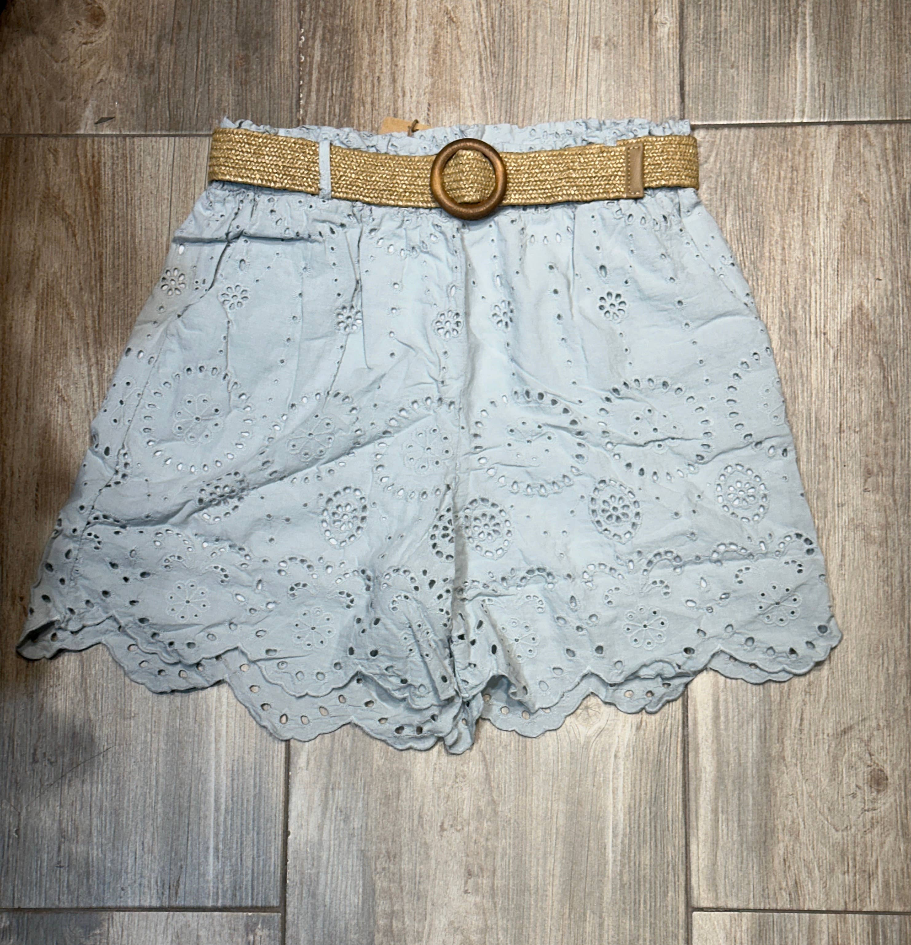 LÉA & LUC - Wholesale Shorts - Women's - Broderie anglaise shorts in 100% cotton REF. 250239