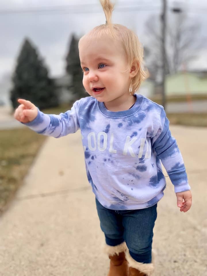 Cool Kid | Långärmad Crewneck eller Kortärmad T-shirt för wholesale av Bizzy's Wholesale