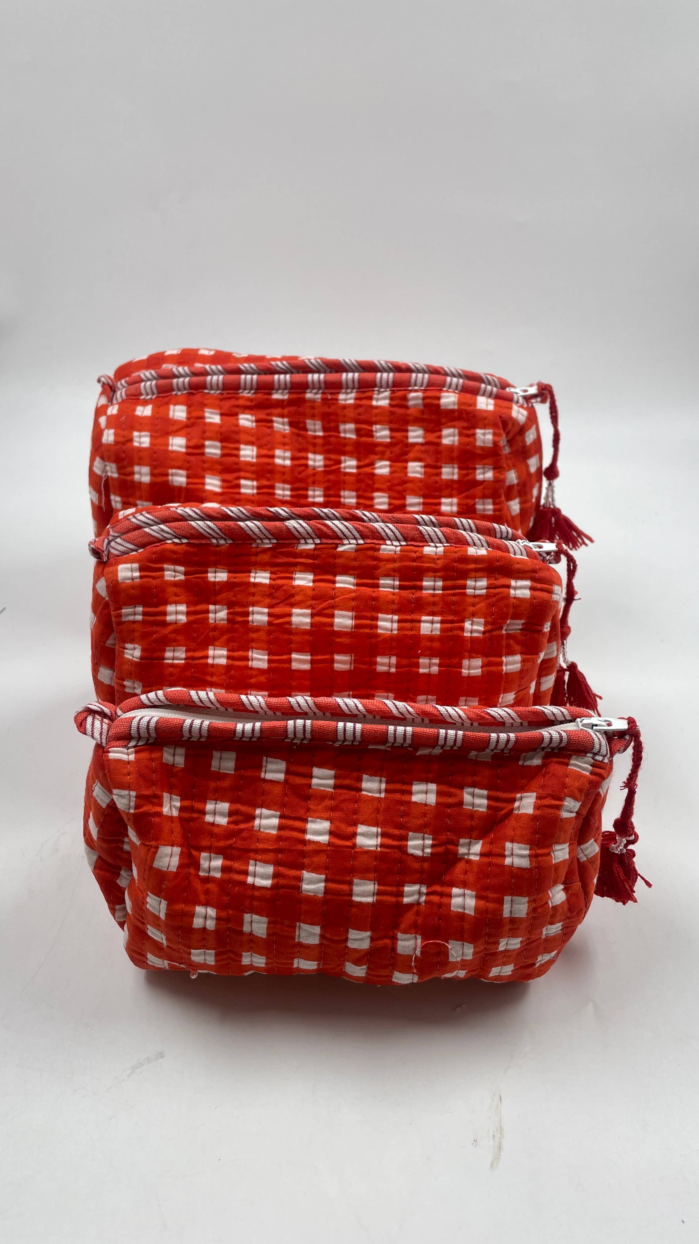 Funky Yak Ltd – wholesale Make-up/cosmetic bag – 100% cotton  quilted washbag set of 3 small medium n large3