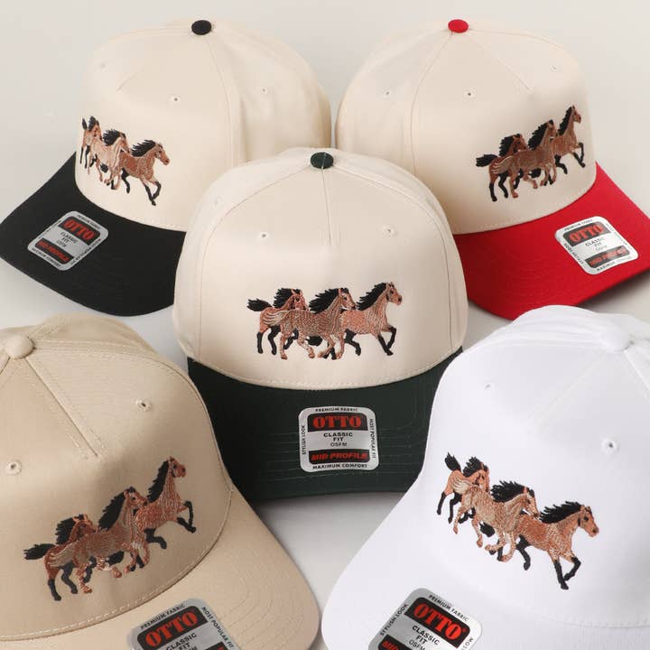 Broderet Trucker-kasket med Tre Vilde Heste for engroshandel hos Fashion City