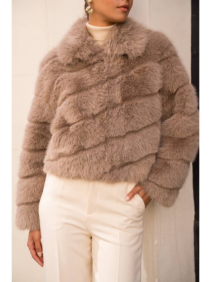 Attentif Paris - Wholesale Fur/Faux Fur Coat - Women's - Short faux fur coat with long hair and oblique stripes10